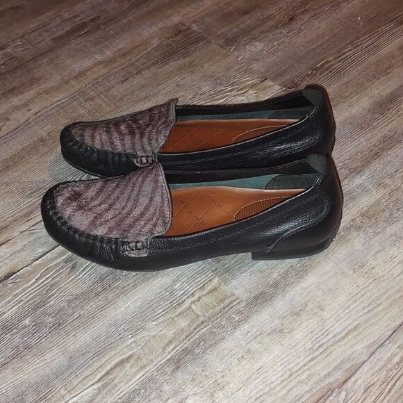 Women's Bare Traps Adana Black Leather Faux Fur Slip On Shoes Loafers  Sz 8.5 - Picture 3 of 8